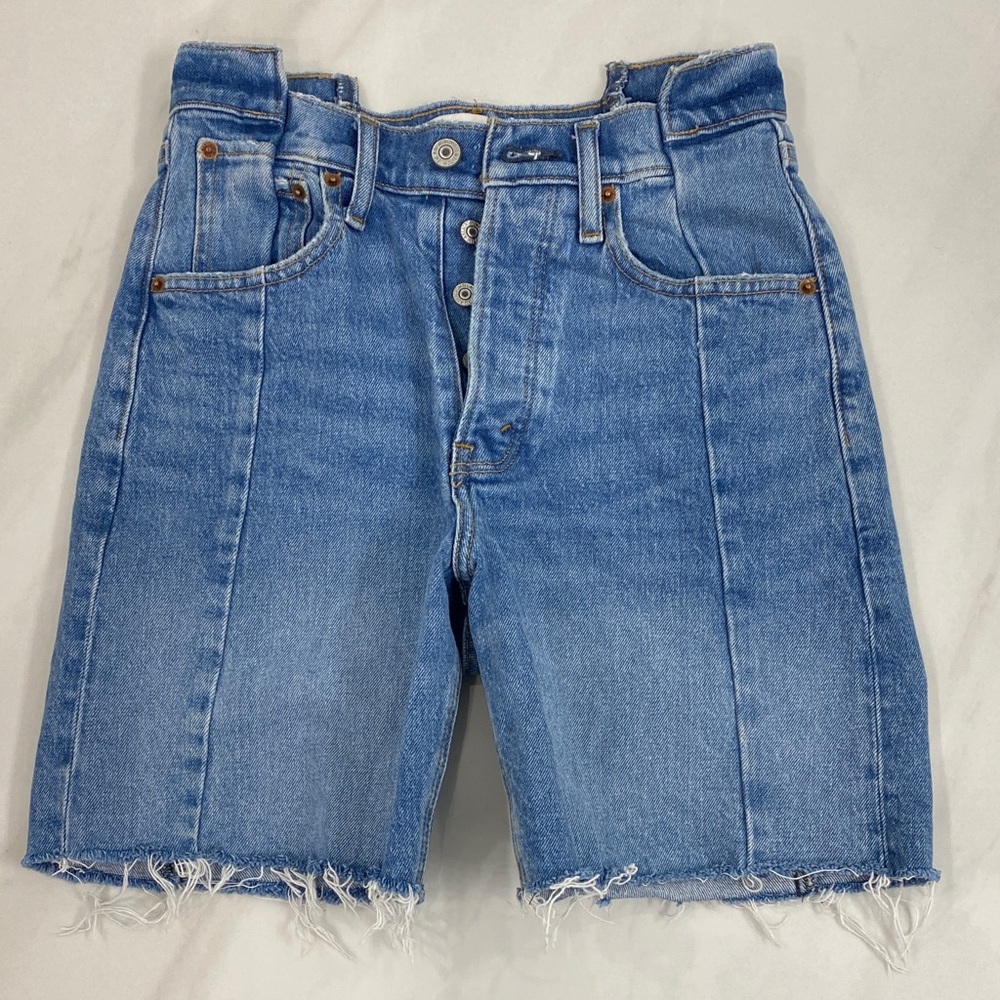 Abercrombie & Fitch - The 7” Dad Short High Rise - 24 00